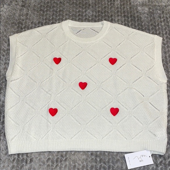 NWT Knit Mix Crew Neck Sleeveless Lightweight Crop Sweater adored with Hearts. - Picture 1 of 10